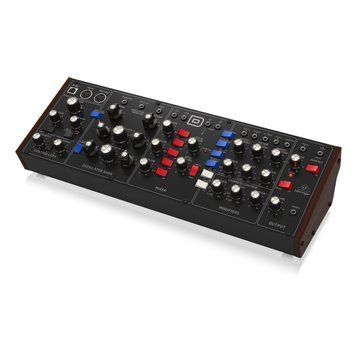 Синтезатор Behringer Model D