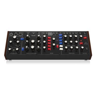 Синтезатор Behringer Model D
