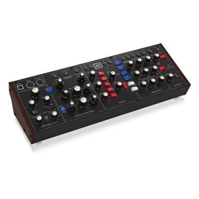 Синтезатор Behringer Model D